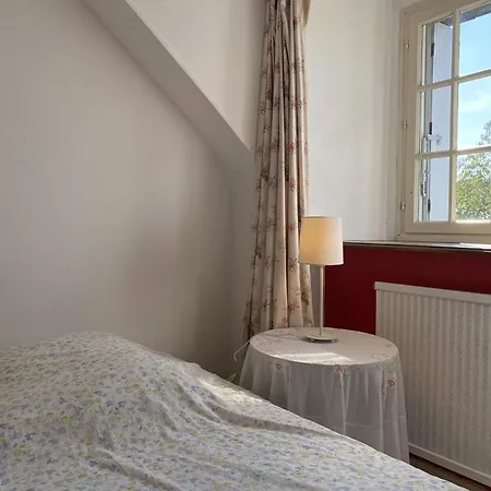 950 - Charmante Maison De Famille Situee A