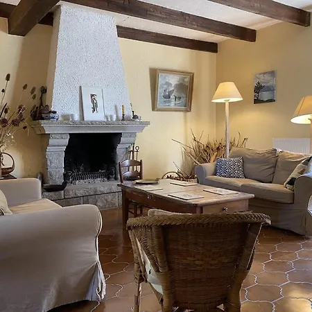 950 - Charmante Maison De Famille Situee A Villa La Bouillie